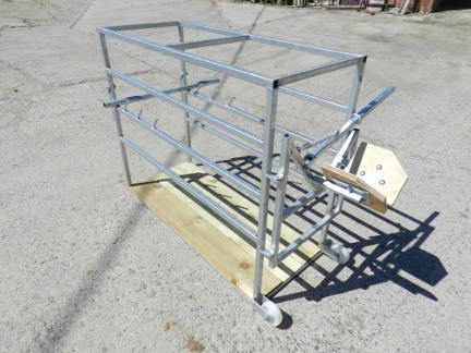Calf Dehorning Crate